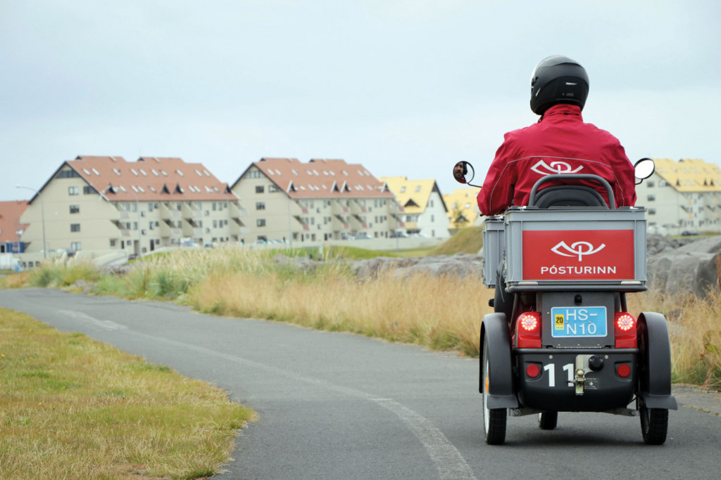 Die Isländische Post Fährt KYBURZ DXP